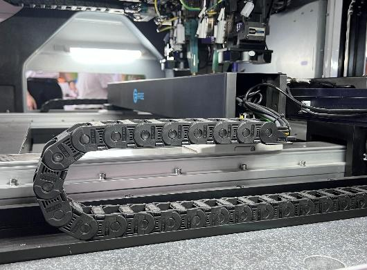 Gi&aacute; đỡ c&aacute;p bảo vệ bằng nhựa nylon iHF d&agrave;nh cho ng&agrave;nh c&ocirc;ng nghiệp 3C